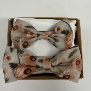 Mies & poika -setti vaalea persikka kukka-kuosi